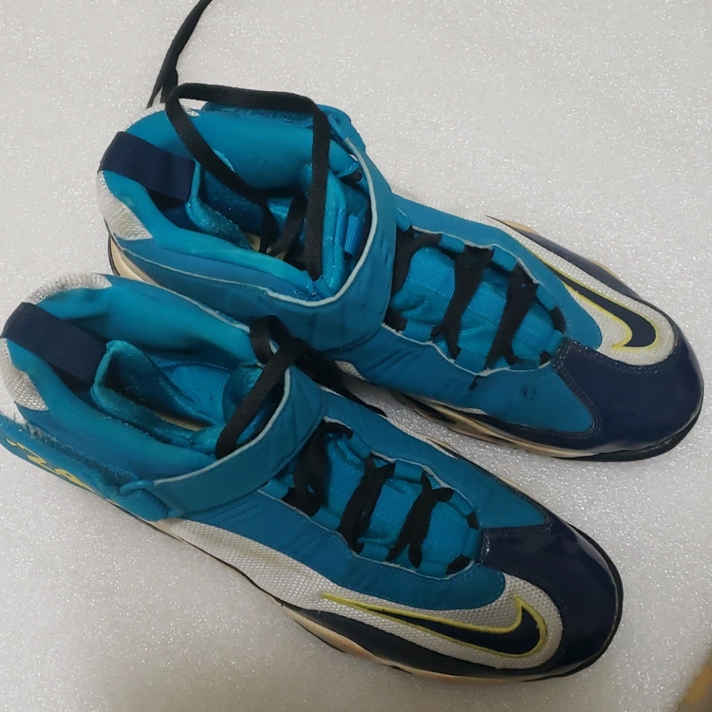 NIKE - Picture 9 of 16